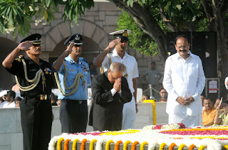 Pranab Mukherjee paying homage at the Samadhi of Mahatma Gandhi