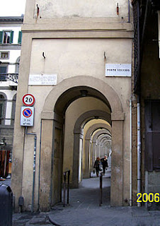 Walkway to the Ponte Vecchio.