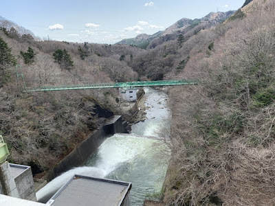 ダムからの放流