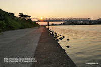 夕陽の鉄橋写真