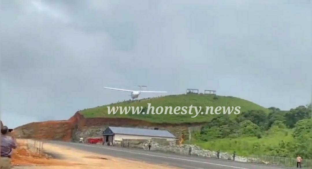 സത്രം എയര്‍സ്ട്രിപ്പില്‍ വിമാനം ഇറക്കാനുള്ള ശ്രമം രണ്ടാം തവണയും പരാജയപ്പെട്ടു.
