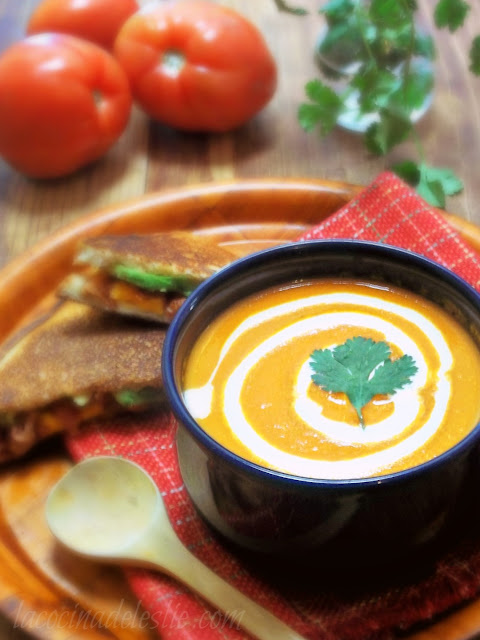 Homemade Tomato Soup - lacocinadeleslie.com