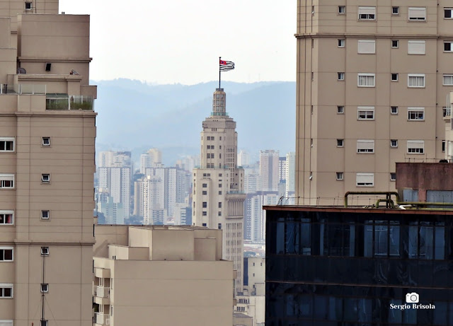 Vista do Edifício Altino Arantes em Superzoom desde o Mirante do Sesc Paulista - São Paulo