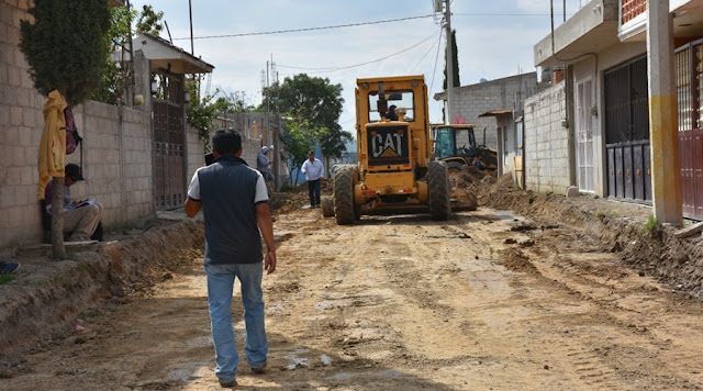 Avanza pavimentación en la colonia Cristina Rosas de Ocoyucan