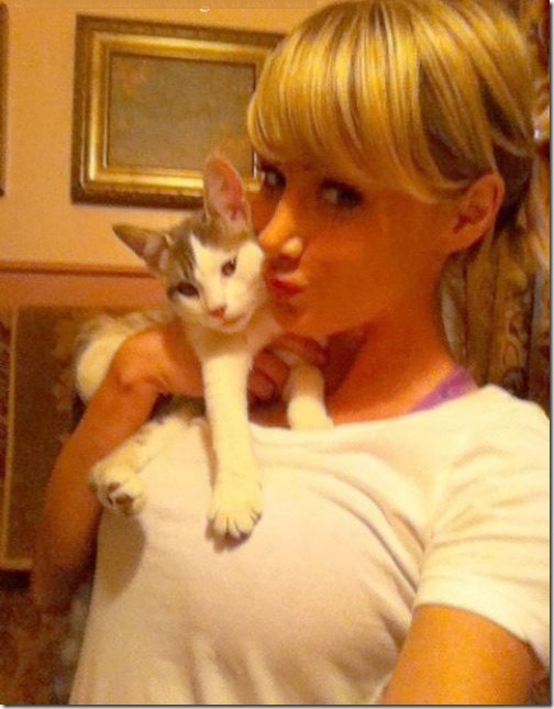 sara-jean-underwood-cat-twitpic-1