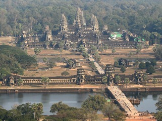 Overlooking_Angkor_Wat_In_Cambodia-Wallpaper