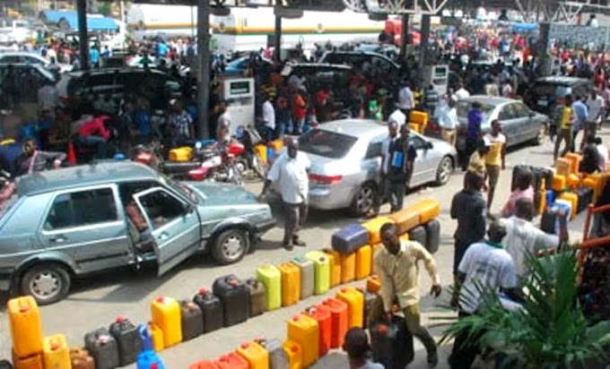 Panic, gridlock as fuel queues return to Lagos 