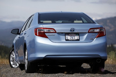 2013 toyota camry hybrid rear view