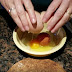 Egg inside Egg แปลกแต่จริงตอกไข่เจอไข่อีกฟอง เกิดขึ้นได้อย่างไร?