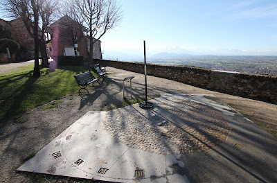 Sundial 6 in Giardino del Belvedere. Mondovì