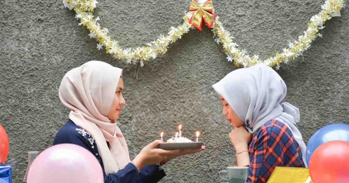 hukum meniup lilin kek sambut hari jadi