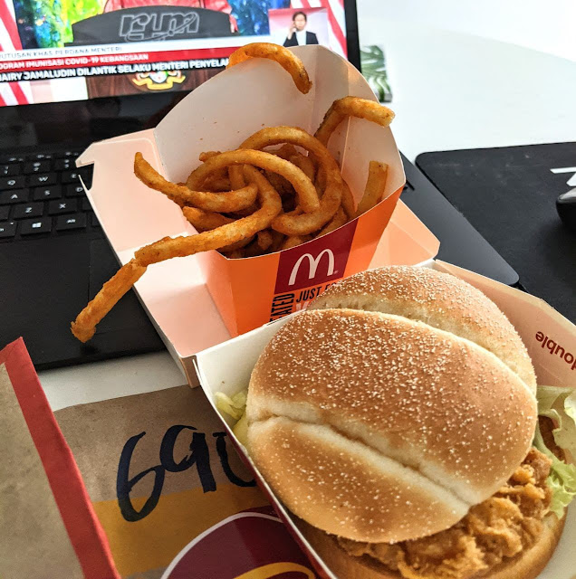 Betul Ke Ada Rasa Pedas Manis Pada Spicy Chicken Burger With Apple Slices McDonalds?