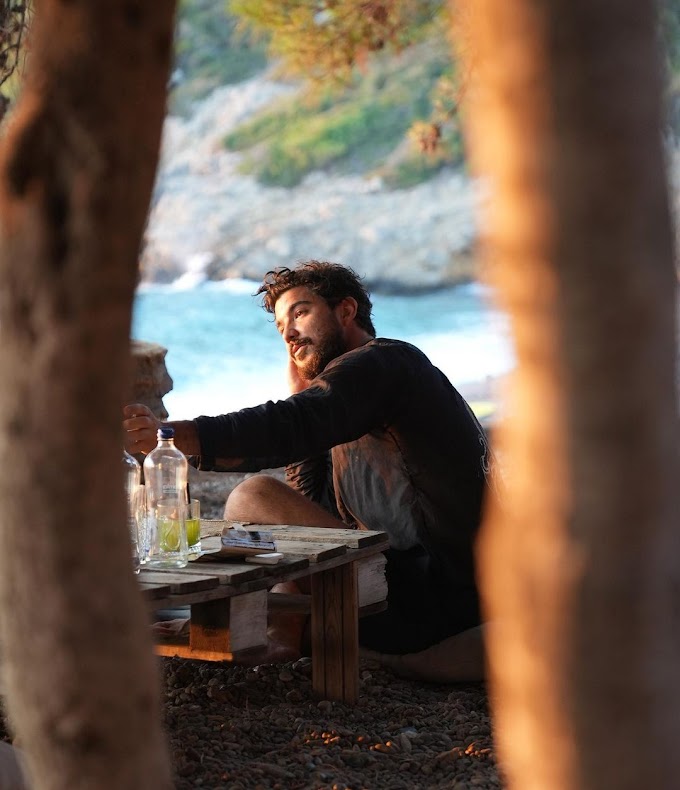  Hande Erçel's ('Love is in the air') and her new boyfriend: caught at the beach