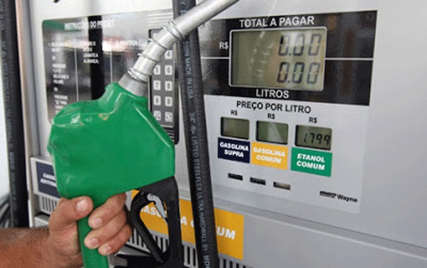 O preço da gasolina deve cair a partir de quinta-feira