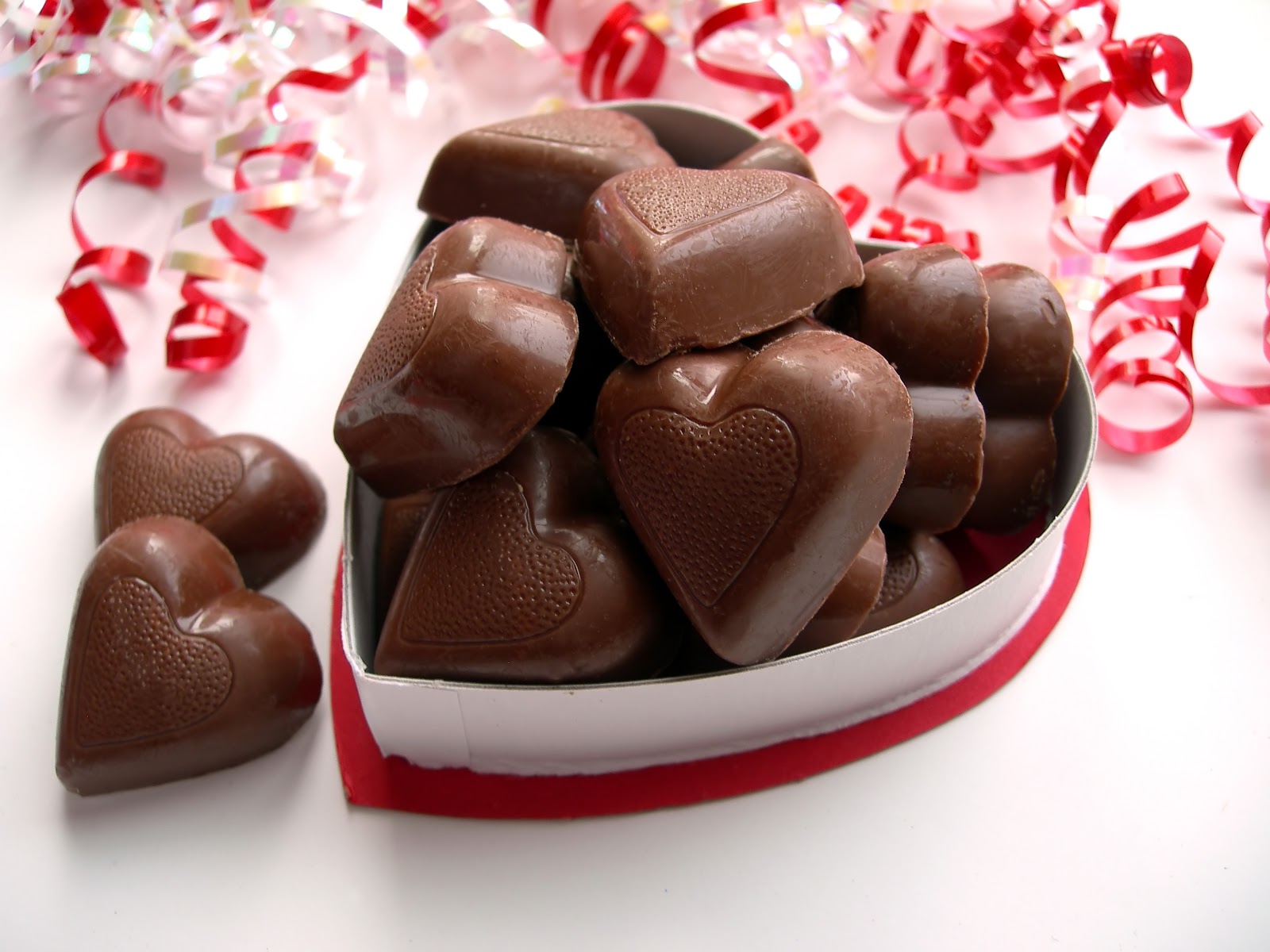 6. Valentine Day Chocolate Hd Wallpaper | Chocolate Pictures And Photos