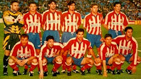 CLUB ATLÉTICO DE MADRID - Madrid, España - Temporada 1995-96 - Molina, Vizcaíno, Caminero, Roberto Fresnedoso, Geli y Penev; Pantic, Santi, Solozábal, Toni y Kiko - F. C. BARCELONA 1 (Jordi Cruyff), ATLÉTICO DE MADRID 3 (Roberto Fresnedoso, Vizcaíno y Biagini) - 20/04/1996 - Liga de 1ª División, jornada 37 - Barcelona, Nou Camp