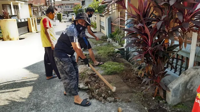 Foto: M Fikar Datuk Rajo Magek Bersama Warga. Gelar Goro, Ketua BMPN Pauh IX Kuranji Apresiasi Warga Blok A Perumnas Belimbing.