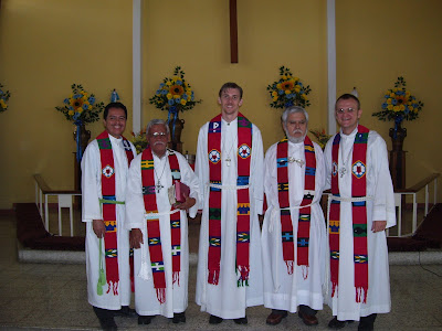 Instalación nuevo pastor capellán - foto: Carlos Figueroa, Fabiola Vásquez, Félix Galicia y José Figueroa (09/03/08)