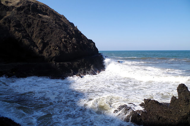 海浪的聲音太大了，以至於你無法交談。