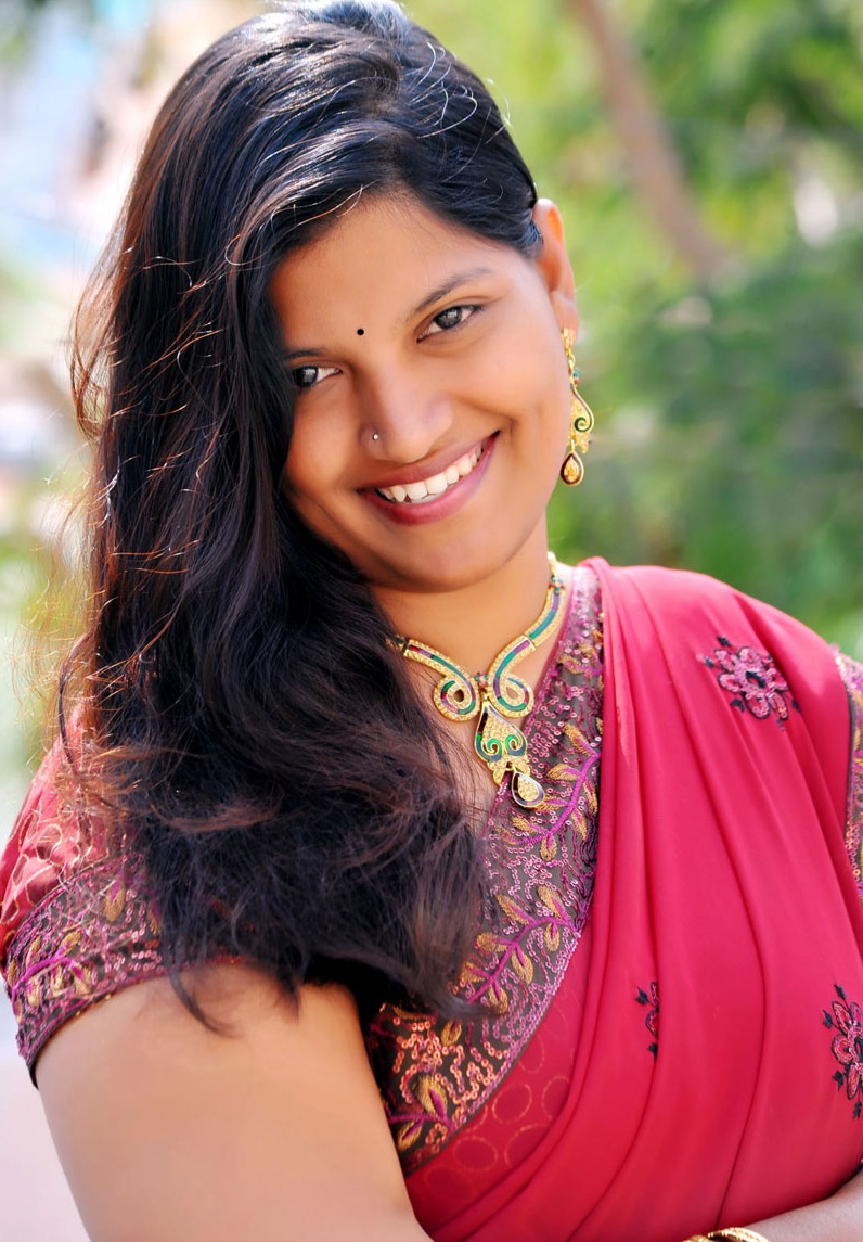Preethi Telugu Actress Latest Cute Stills In Saree - idnsek