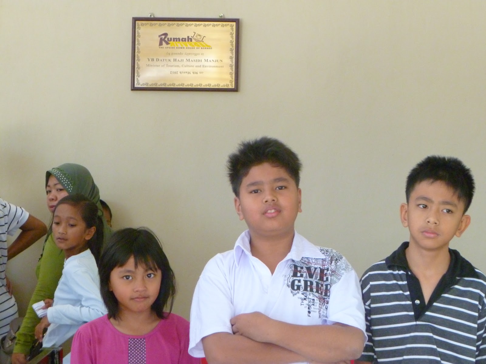 Single Dot .: Rumah Terbalik Sabah di Jalan Telibong 