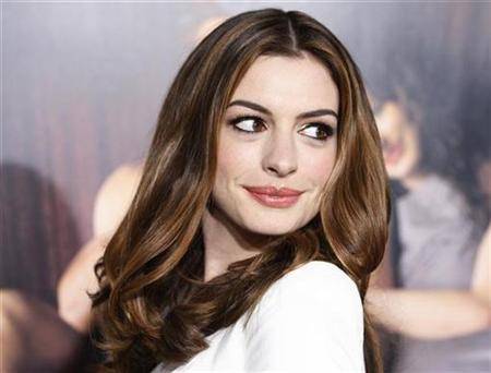anne hathaway catwoman suit. Anne Hathaway, 28, has nabbed