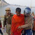 गाजीपुर में हमीद सेतु से युवक ने गंगा में लगाई छलांग, मछुआरों ने निकाला बाहर