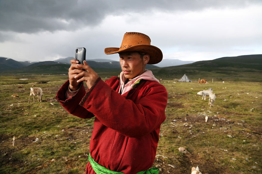 Tsaatan selfie in the Ulaan taïga with Bayrsaïhan - Meet The Tsaatan Nomads In Mongolia Who Live Like No One Else