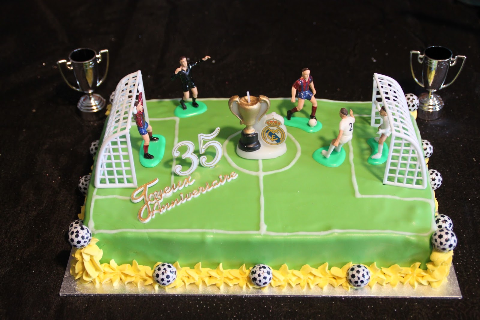 Les Gourmandises De Roussi Gateau Terrain De Foot