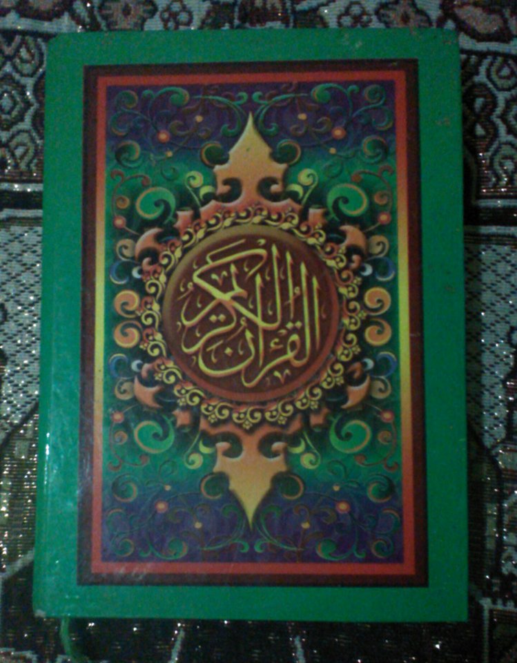 Bagaimana Hukumnya Menyentuh  Tulisan Al  Qur an  di 