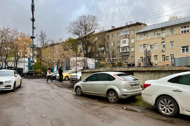 Вадковский переулок, дворы, заброшенная строительная площадка