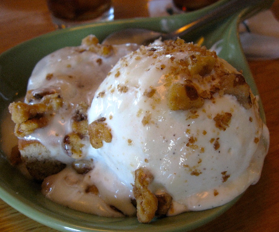 Applebee's Walnut Blondie With Maple Butter Sauce Recipe