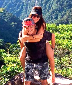 Foto de Carloncho y Rosángela Espinoza disfrutando del campo