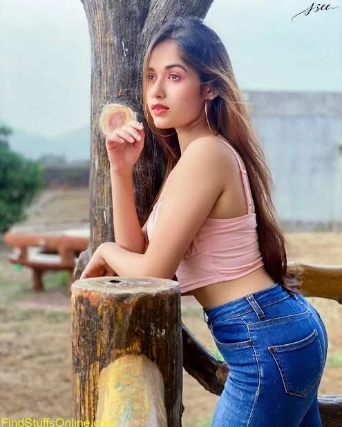 Jannat Zubair's sexy butt and the hottest and sexiest looks ever, jannat zubair sexy Butt, Jannat zubair Hot boobs and Cleavage show, Jannat zubair nudes, Jannat zubair oops moment