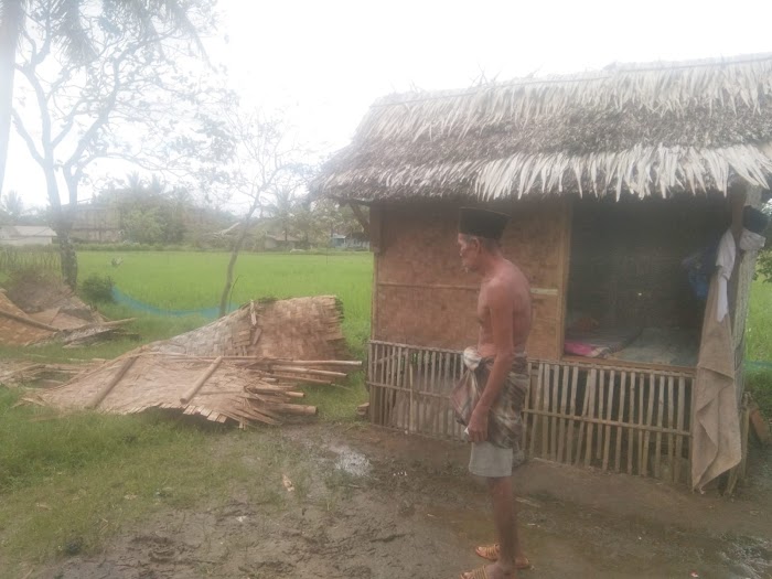 Kisah Marbot Masjid yang Rumahnya Ambruk, Kini Tinggal di Bekas Kandang Kambing