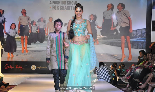 tapsee+ramp+walk+(3)