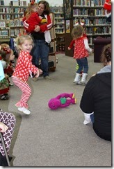 santa comes to the library 023
