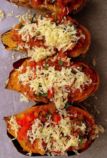 Słodkie ziemniaki faszerowane papryką i pieczarkami / Mushroom and Pepper Stuffed Sweet Potatoes