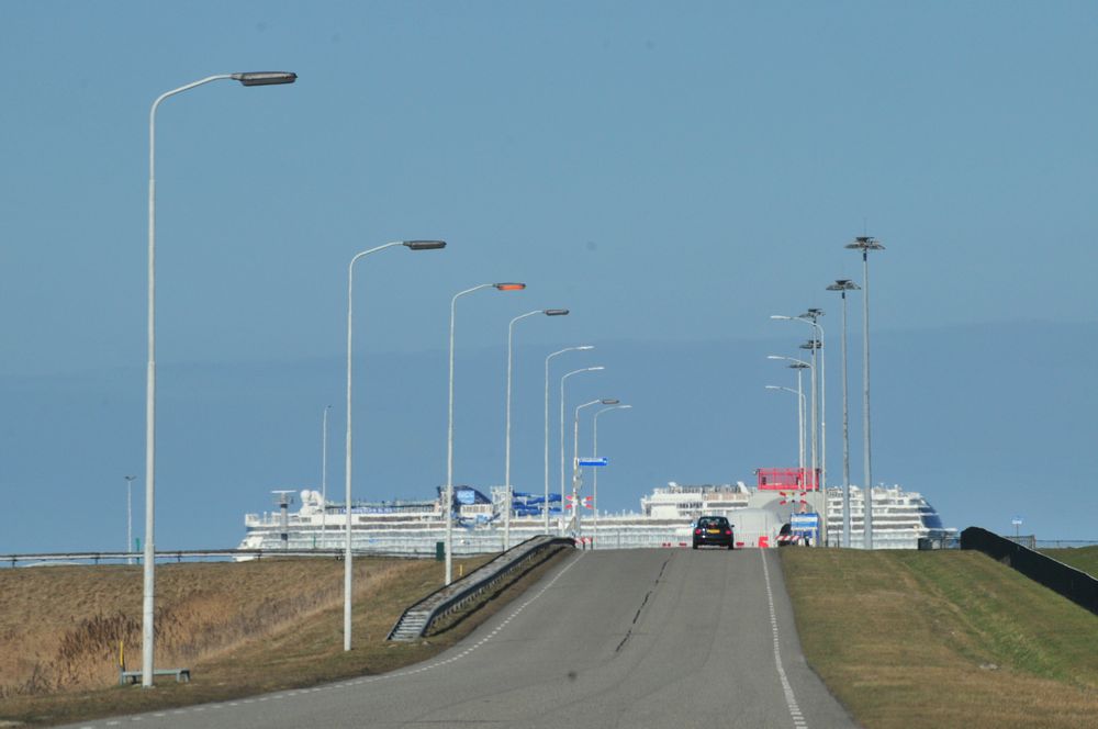 Norwegian Bliss in Eemshaven, Delfzijl