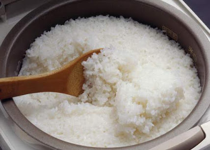 10 Tips Memasak Nasi Magic Com Agar Tidak Lembek dan Basi - KOSNGOSAN