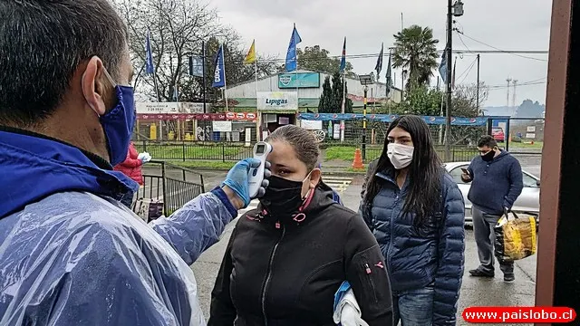 Osorno: The Mission College entrega alimentos bajo estrictas medidas sanitarias