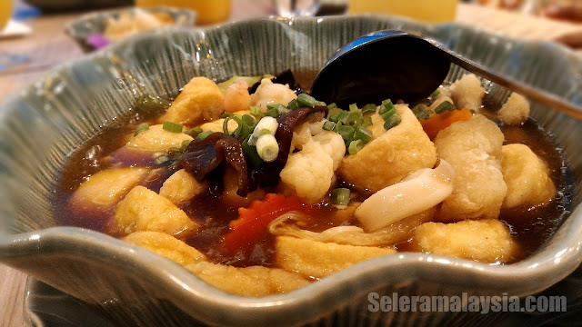 Hot Pot Tofu with Mix Vegies and Seafoods