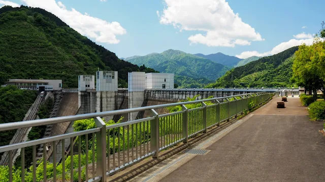 橋本駅から小倉橋で相模川を渡って宮ヶ瀬湖へ。七沢温泉へ下って日向薬師～大山と周り金目川サイクリングコースを通って大磯まで走るサイクリングコース