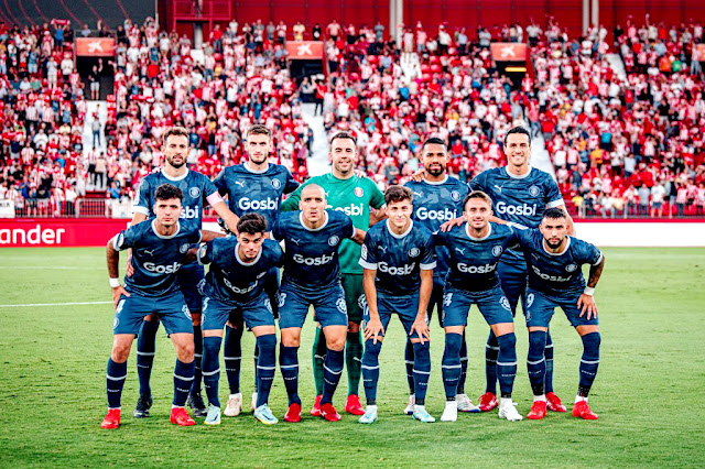 📸GIRONA F. C. 📆20 octubre 2022 ⬆️Cristhian Stuani, Santi Bueno, Juan Carlos, Yangel Herrera, Bernardo Espinosa. ⬇️Arnau Martínez, Miguel Gutiérrez, Oriol Romeu, Rodrigo Riquelme, Aleix García, Taty Castellanos. U. D. ALMERÍA 3 🆚 GIRONA F. C. 2 Jueves 20/10/2022, 19:00 horas. Campeonato de Liga de 1ª División, jornada 10. Almería, Power Horse Stadium: 11.194 espectadores. GOLES: ⚽1-0: 13’, Léo Baptistão. ⚽2-0: 17’, El Bilal. ⚽3-0: 38’, Adri Embarba. ⚽3-1: 47’, Rodrigo Riquelme. ⚽3-2: 83’, Cristhian Stuani, de penalti.