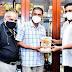 கல்முனை பறக்கத்துள்ளாவின் இரு நூல்களின் முதல்பிரதிகளைப் பெற்றுக்கொண்ட புரவலர்...