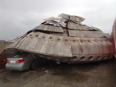 casa en forma de ovni aplasta auto en brasil