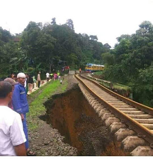 Jalur Kereta Api Bogor - Sukabumi Longsor