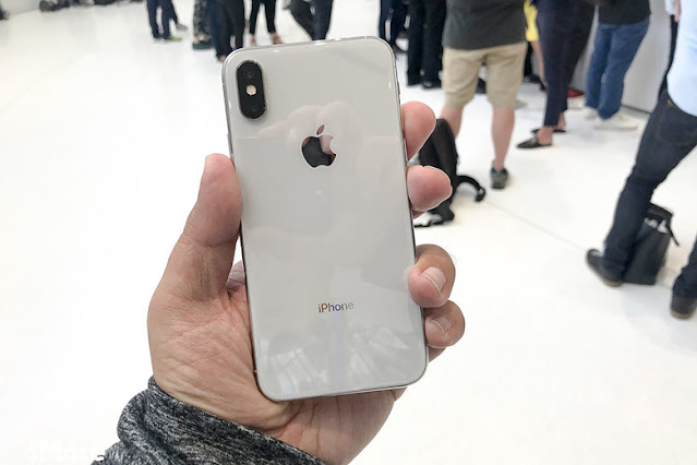 Đi mua iPhone X 64GB cũ giá rẻ có trả góp ở một cửa hàng tại TpHCM