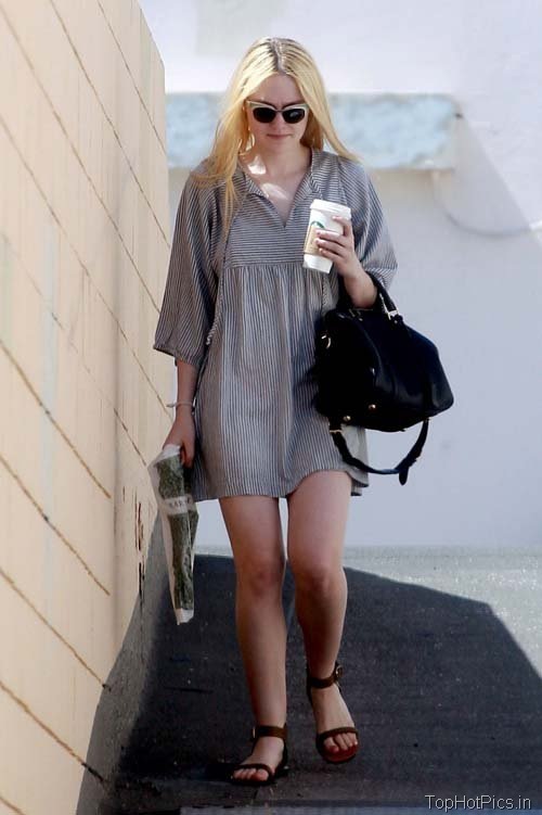 Dakota Fanning Hot Latest Pics on Street 7