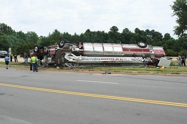 LOVE HI LOVE: Fire Truck Accident Photos.